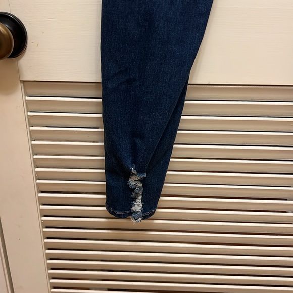 Versona Modern Distressed Jeans in Medium Wash, Size 10 - Picture 12 of 17